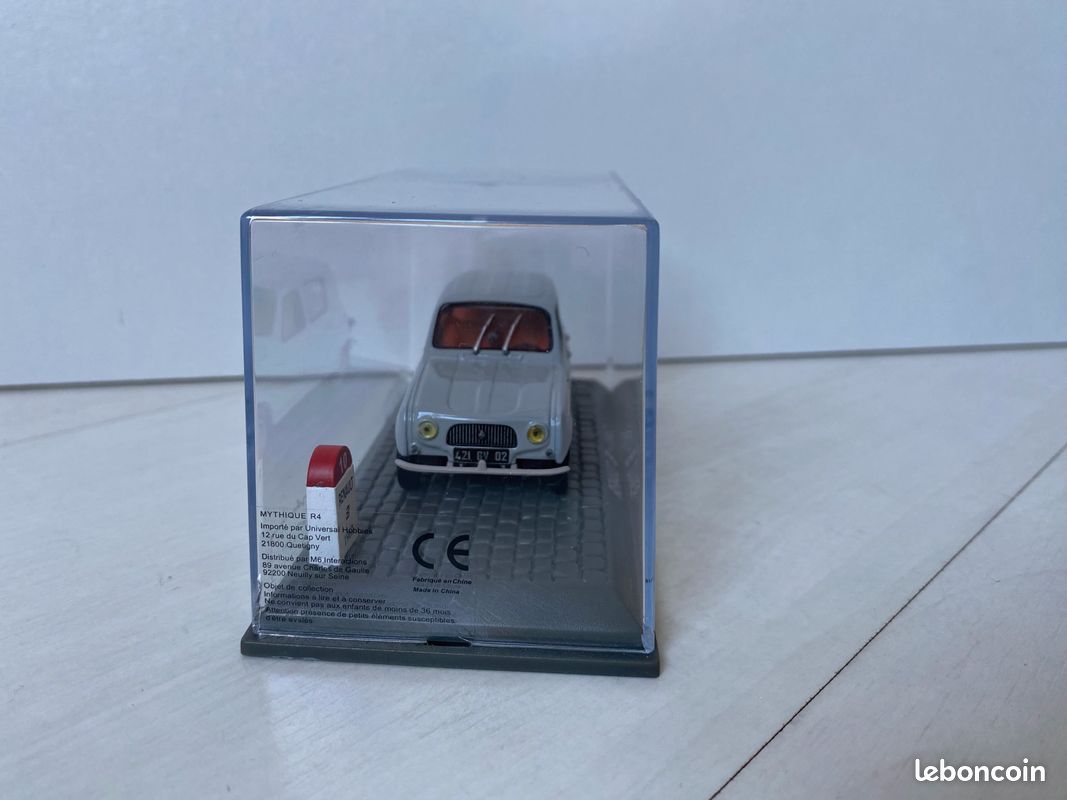 RENAULT ESPACE I 1984 Gris UNIVERSAL HOBBIES 1:43