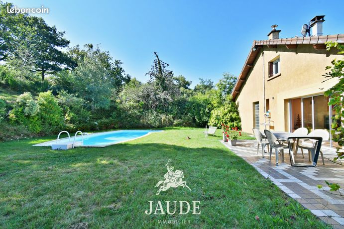Propriété 10 pièces 221 m²