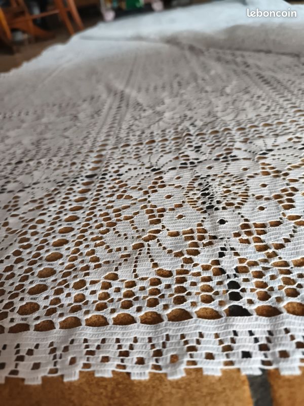 Grand tissus dentelle.etat neuf 2,70 m x2, 40 m (image 6)