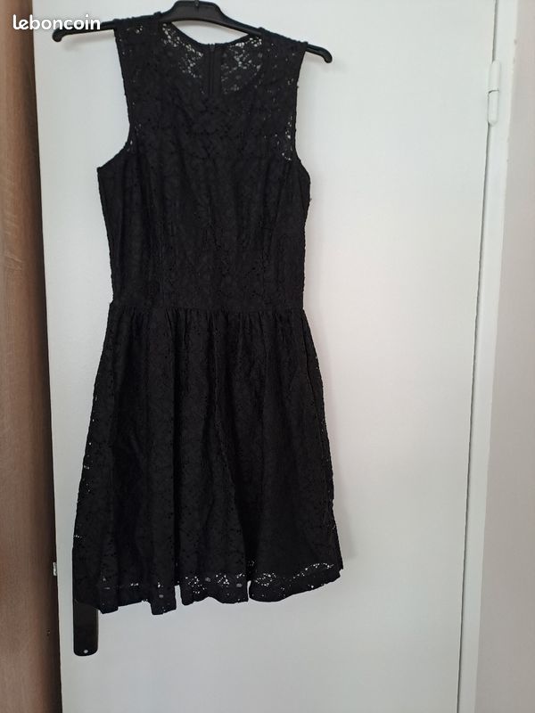 Une robe (image 2)