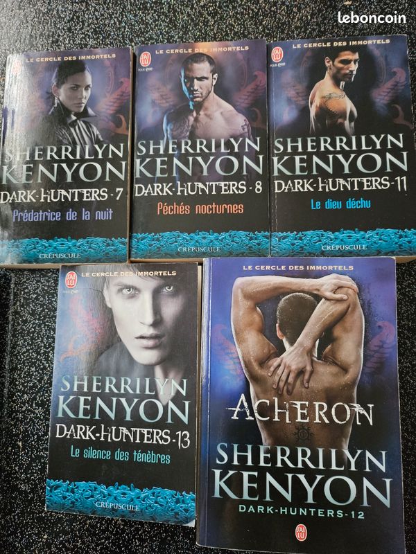 Lot de 5 livres dark hunters (image 1)