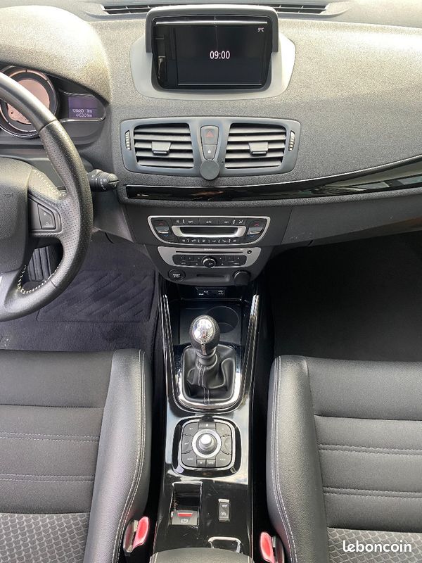 Renault Megane III Berline 5 ptes. 1.2i 130 ch Bose Edition (image 8)