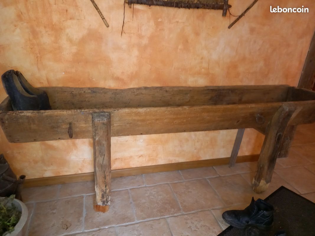 Crèche d'étable ancienne (image 1)
