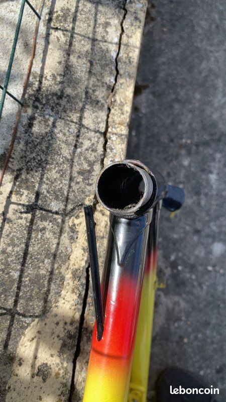 Cadre de velo acier très léger peinture refaite (mais mal faite) (image 6)