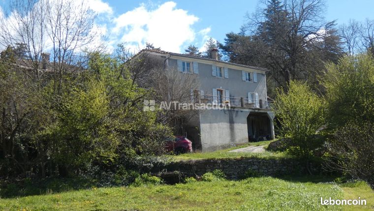 Propriété de charme sur environ 9 500 m²