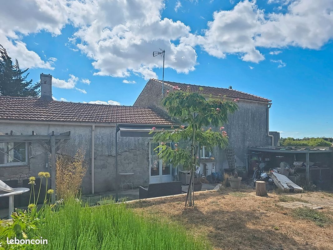 Maison 3 pièces 95 m² · à Les Magnils-Reigniers · 95 m² · 142 000 €