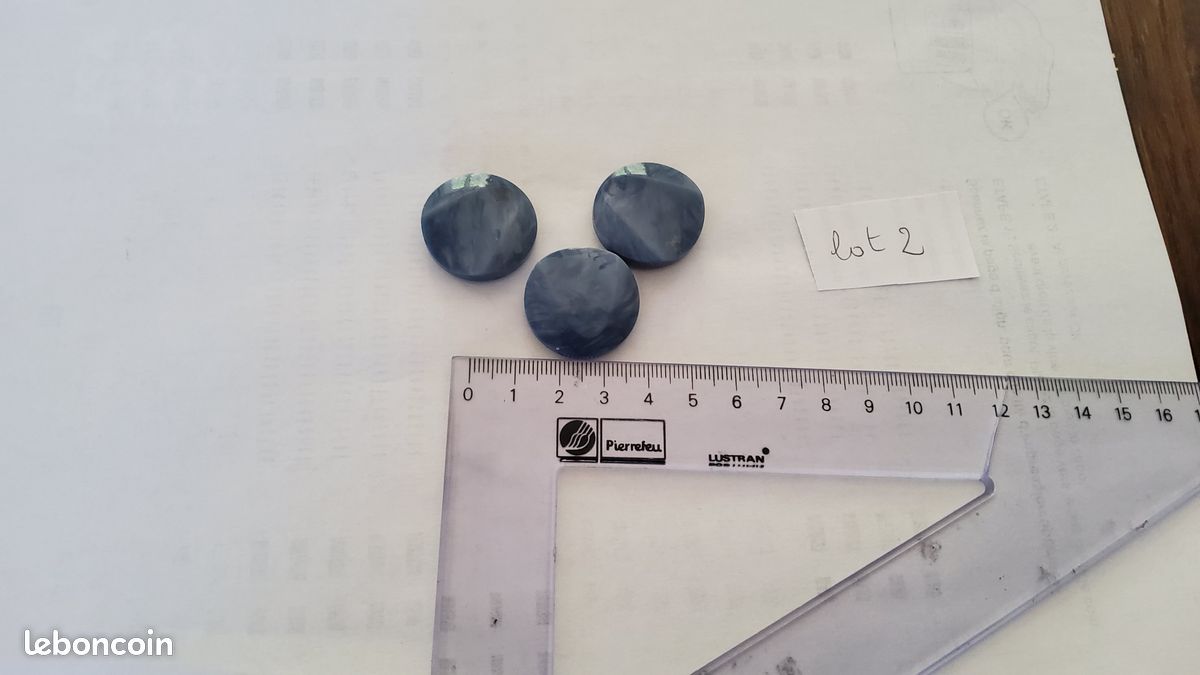 Plusieurs lots de 3 boutons (image 8)