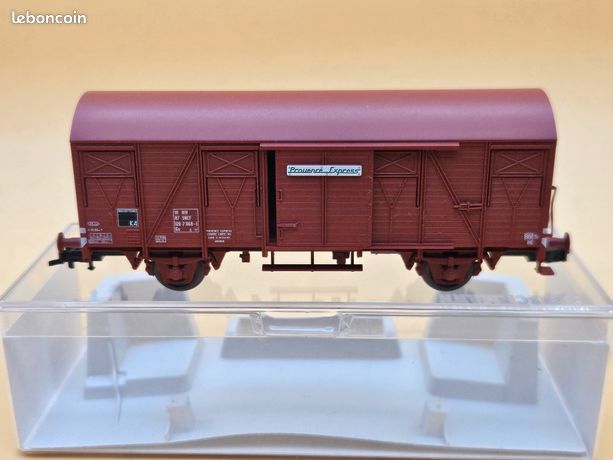 Fleischmann H0 1/87 - Wagon couvert SNCF portes coulissantes à 2