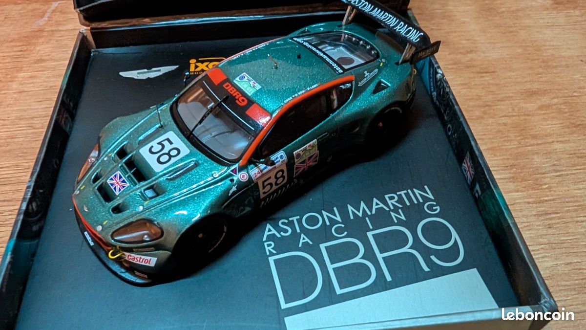 Coffret Aston Martin DBR9 N°009 – Le Mans 2006 – IXO 1/43 – État Neuf