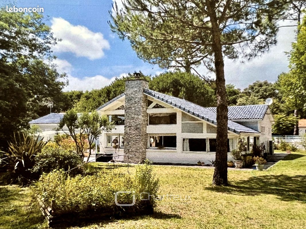 Maison 11 pièces 235 m² · à Saint-Palais-sur-Mer · 235 m² · 1 225 000 €