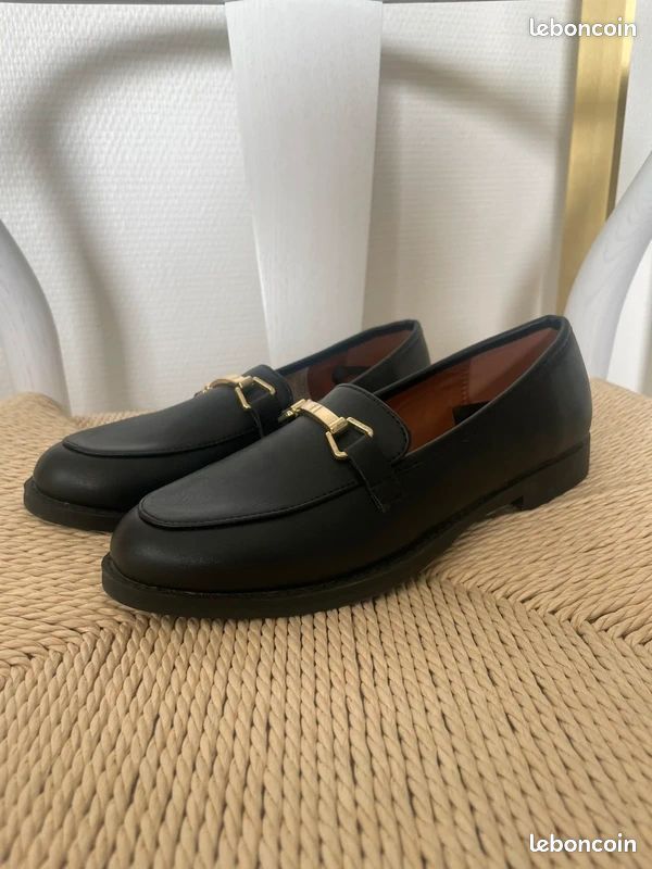 Mocassins noir avec détails 👞 Chaussures