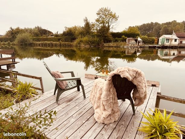 Cabane sur étang à vendre