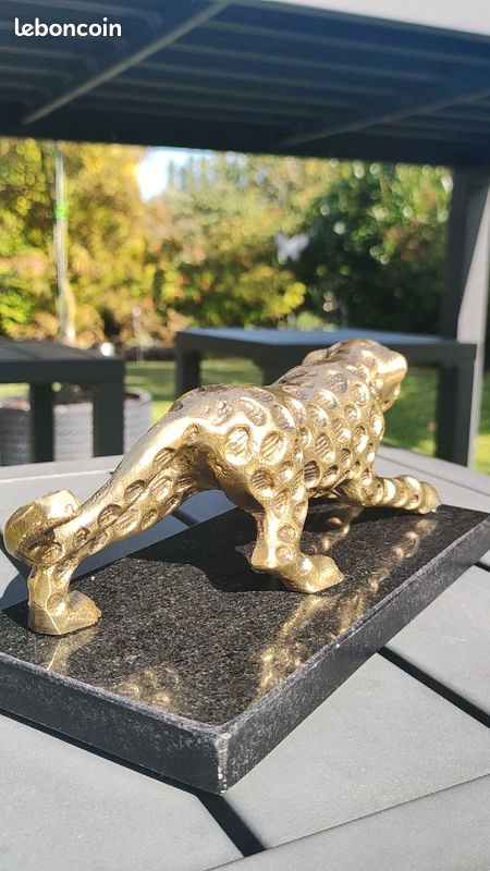 Figurine Jaguar/Léopard se faufilant vers sa proie, en aluminium doré sur socle marbre noir 20x9 cm (image 9)