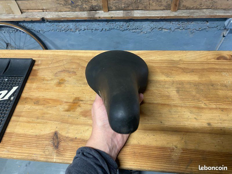 Selle SELLE ITALIA MAX SLR GEL SUPERFLOW L Rails TI316 Noir Selle SELLE ITALIA MAX SLR GEL SUPERFLOW L Rails TI316 Noir