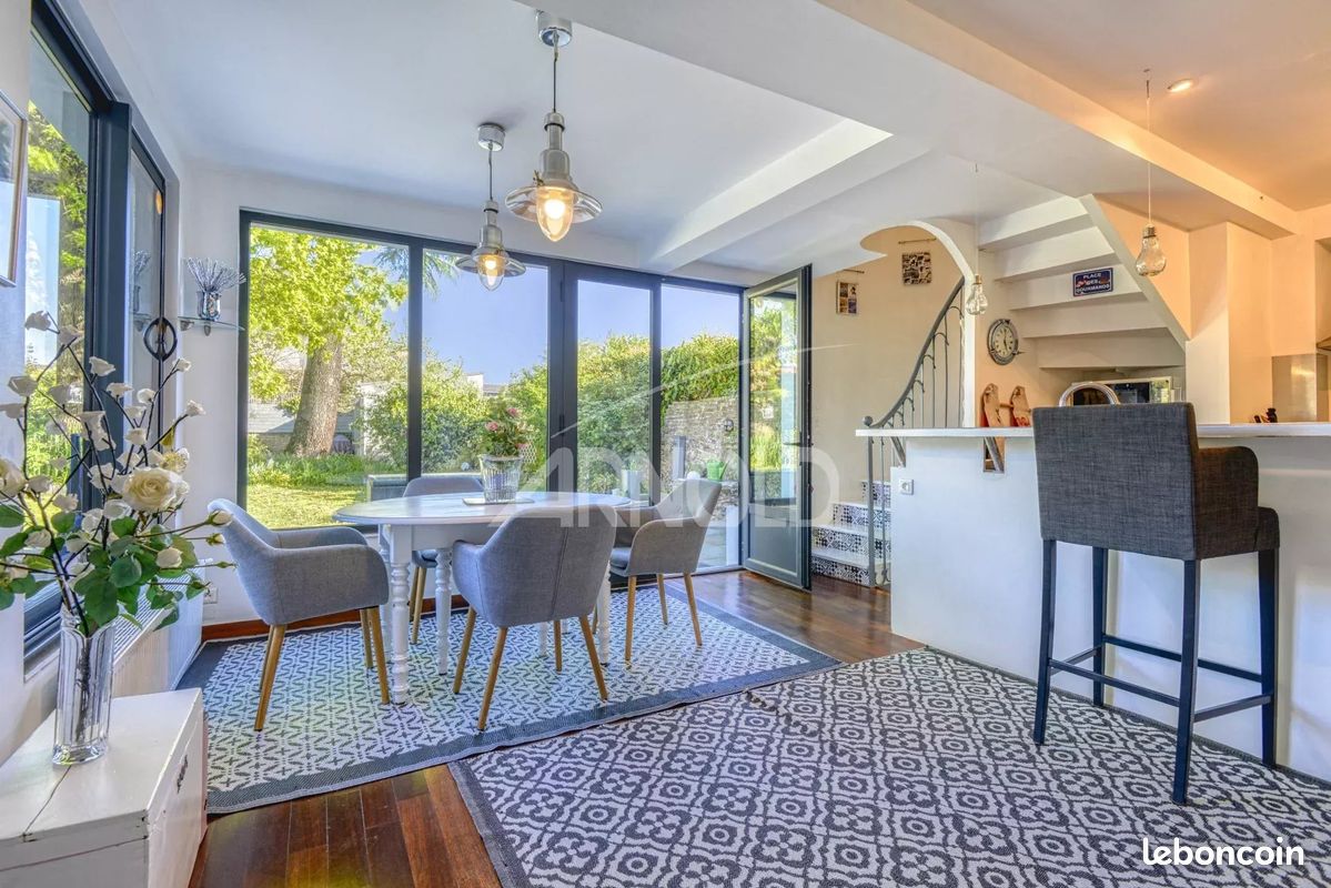Maison 8 pièces 218 m² · à Nantes · 218 m² · 824 000 €