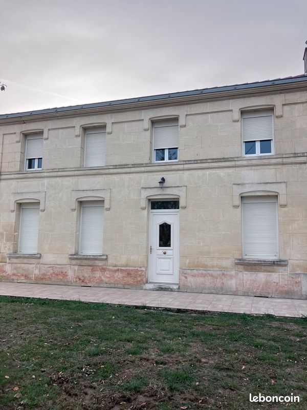 Maison 4 pièces 130 m² · à Saint-Porchaire · 130 m² · 990 €/mois