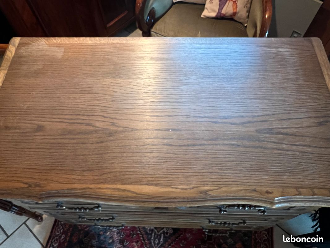 Jolie Commode Vintage en Chêne 4 Tiroirs avec Poignées Dorées Patinées Hauteur 86cm Largeur 89 cm (image 5)