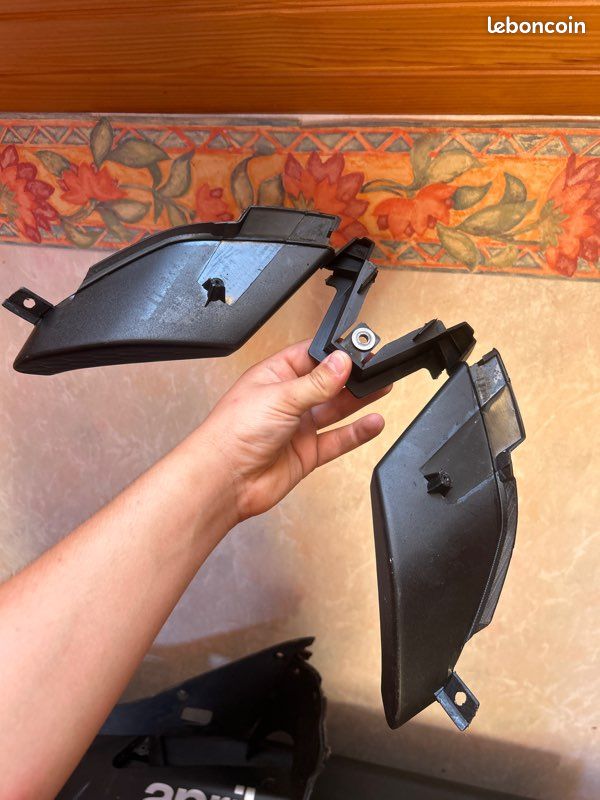 Carénage tête de fourche aprilia rs4 (image 3)