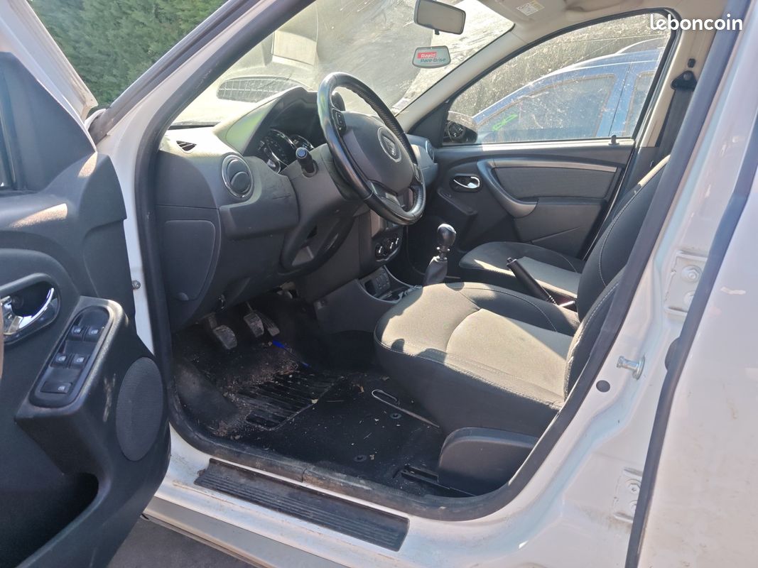 Dacia duster accidenté (image 5)