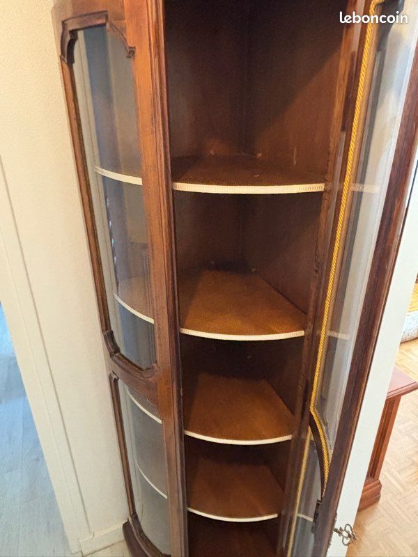 Vitrine d’angle (image 2)