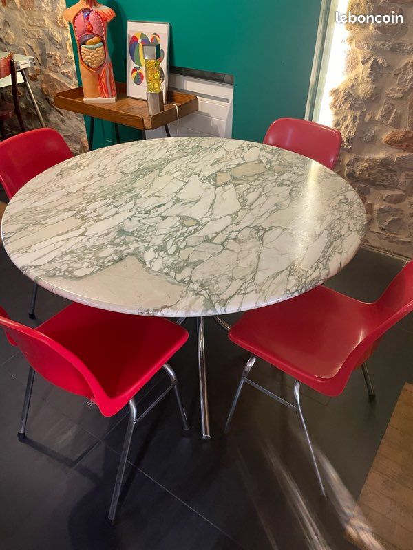 Table ronde marbre pieds tubulaires chromés (image 1)
