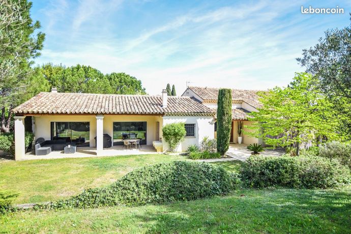 Villa 3 pièces 180 m²