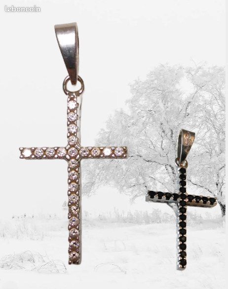 Pendentif CROIX en OR Blanc bi-face avec oxydes de zirconium blancs et noirs (image 1)