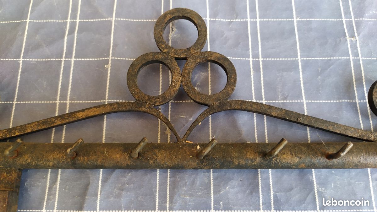 Clés Anciennes En Fer Forgé (Lot De 2) – XIXe Siècle Et Avant