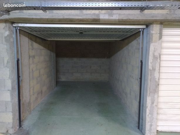 Tres grand box 22M2 / 50M3 pour véhicules ou stockage