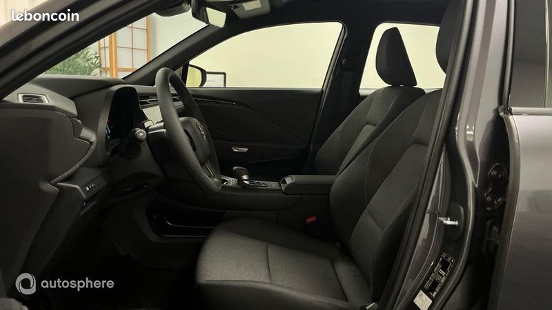 Lexus Lbx 1.5 136ch Business Plus 2WD MY26 (image 12)