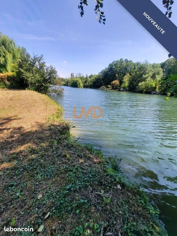 Terrain 2730 m² Saint-Hilaire-La-Gravelle · 11 000 €