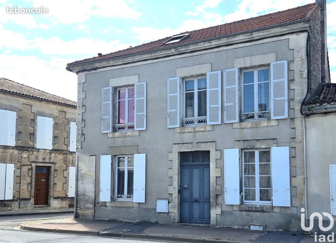 Maison de ville 8 pièces 251 m² - Jarnac 16200 (image principale 0)