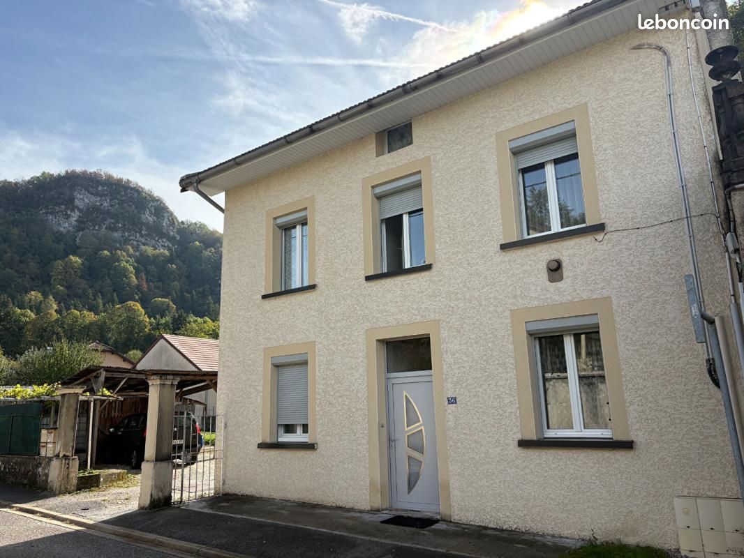 Immeuble 7 pièces 180 m² · à Moirans-en-Montagne · 180 m² · 236 000 €
