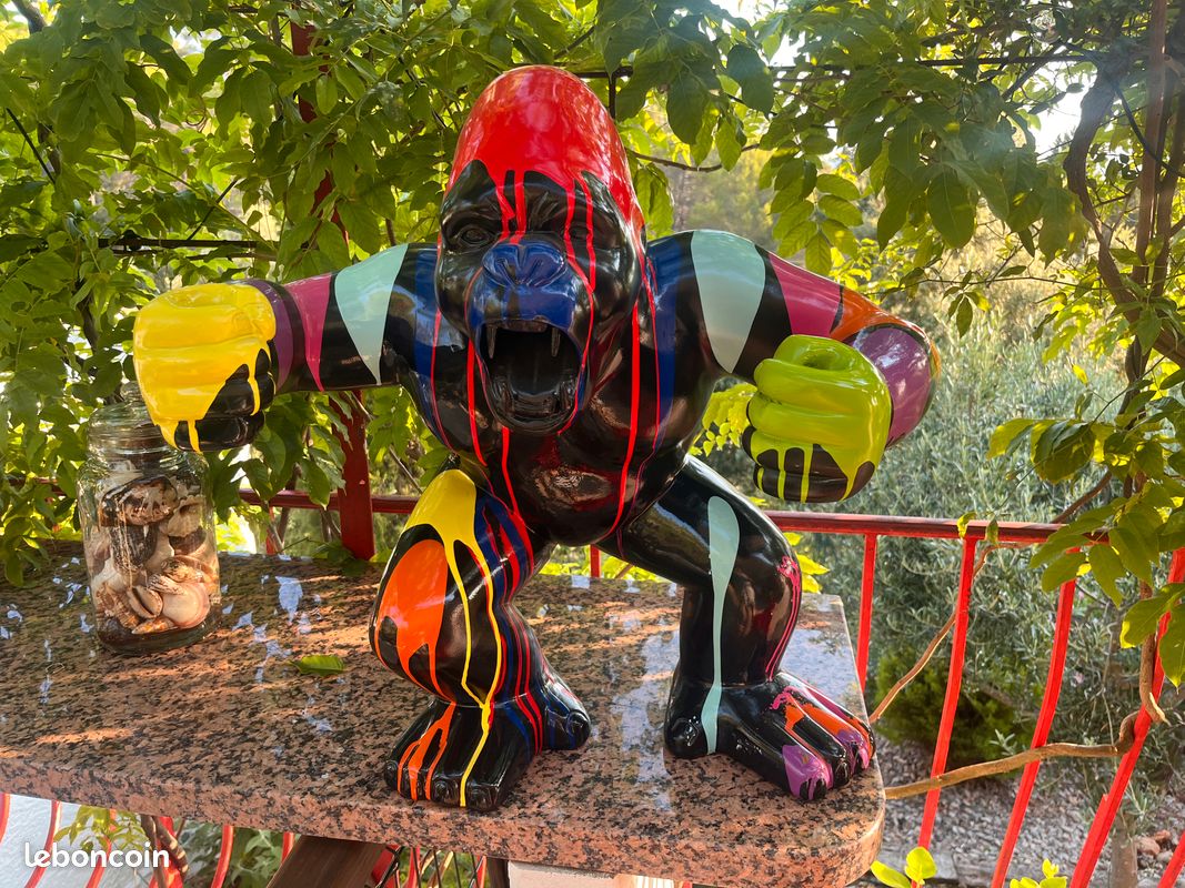 Singe en résine (image 2)
