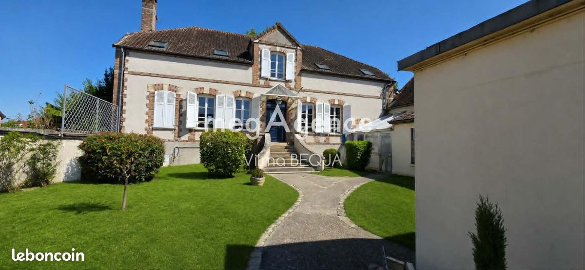 Maison 7 pièces 276 m² · à Saint-Clément · 276 m² · 489 000 €