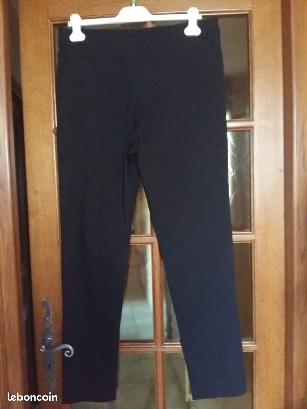 Un pantalon noir taille 42 (image 2)