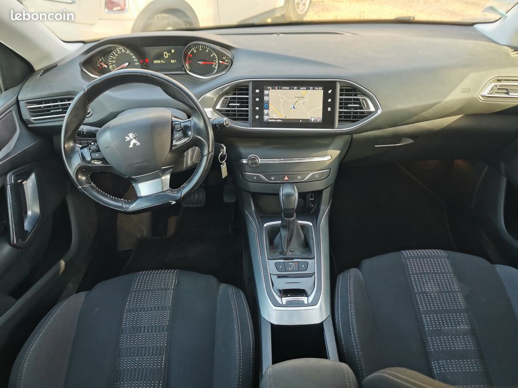 Peugeot 308 Allure 1.2l 130 cv S&S boite EAT6 99500 kms entièrement révisée et garantie (image 3)