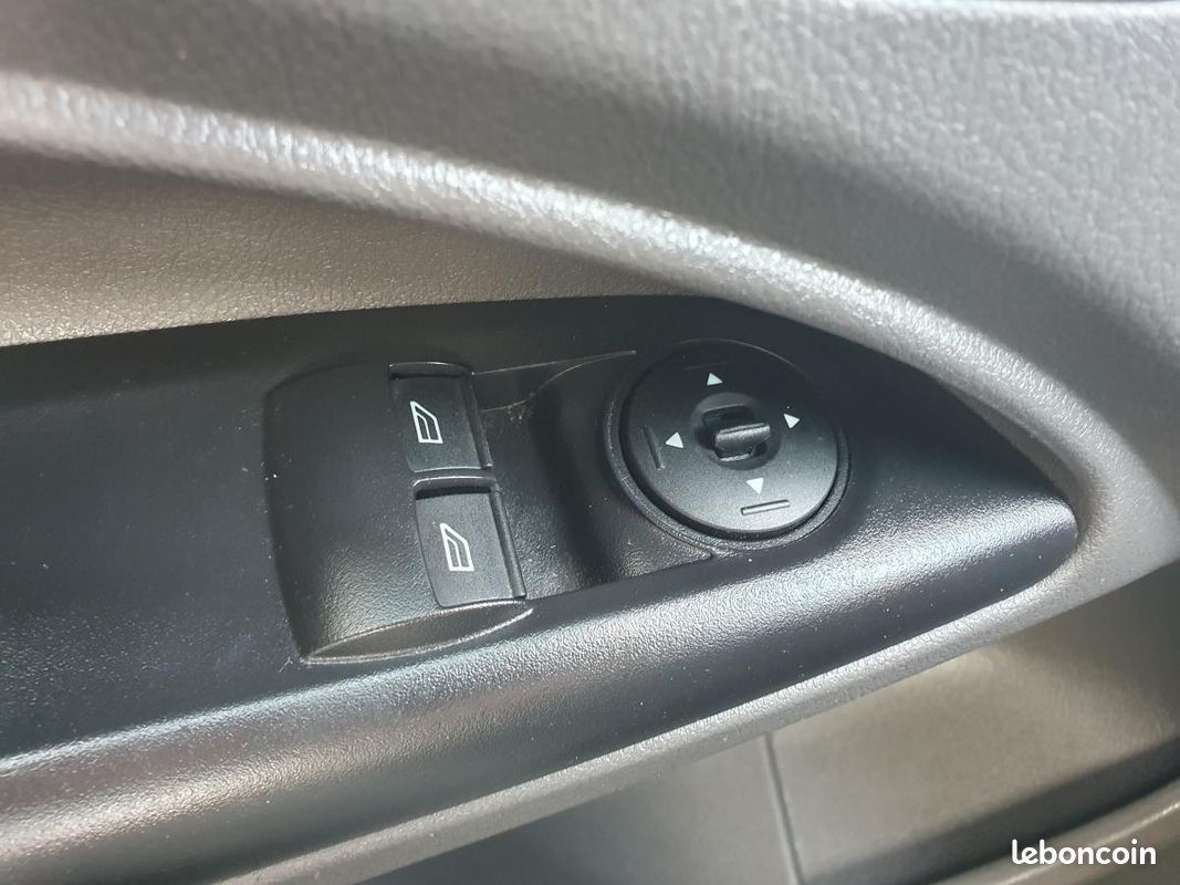 FORD TRANSIT CONNECT 1.5 EcoBlue - 120 - BVA S&S Fourgon L1 Trend (image 17)