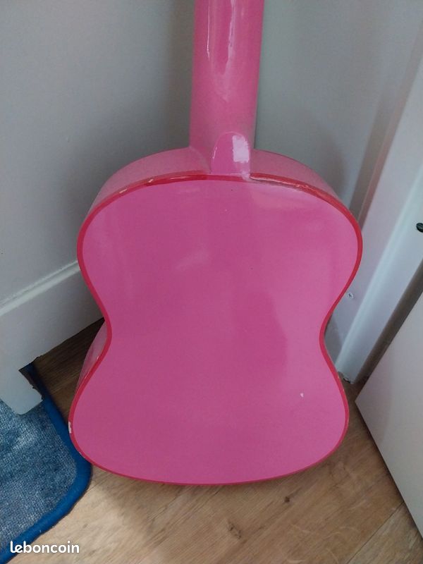Bontempi Girl Guitare En Bois Rose – 75 Cm, 6 Cordes Nylon, Avec Sangle, Médiator Et Stickers, Dès 5 Ans