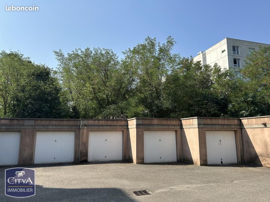 Parking Avignon · 35 000 €