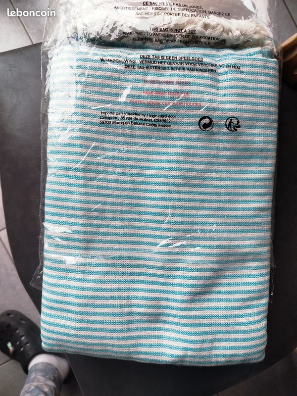 Serviette de plage neuve (image 4)