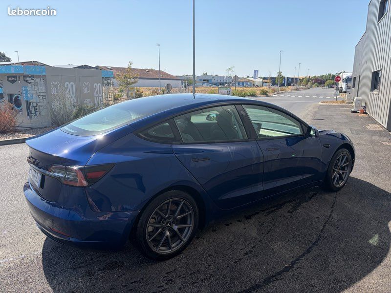 Tesla model 3 (image 2)