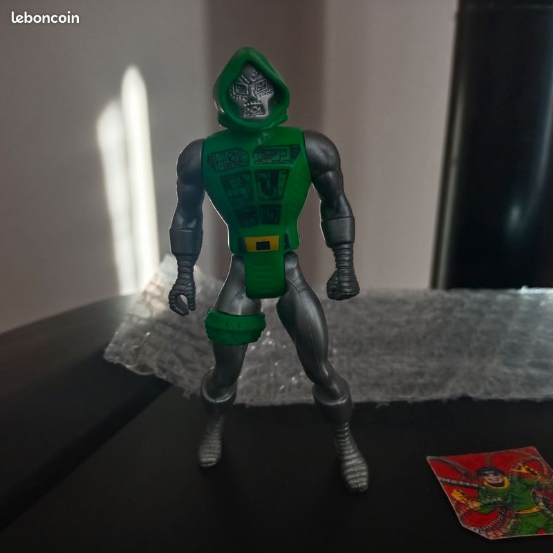 Figurine Marvel Secret Wars - Docteur Fatalis (Dr Doom) - Occasion
