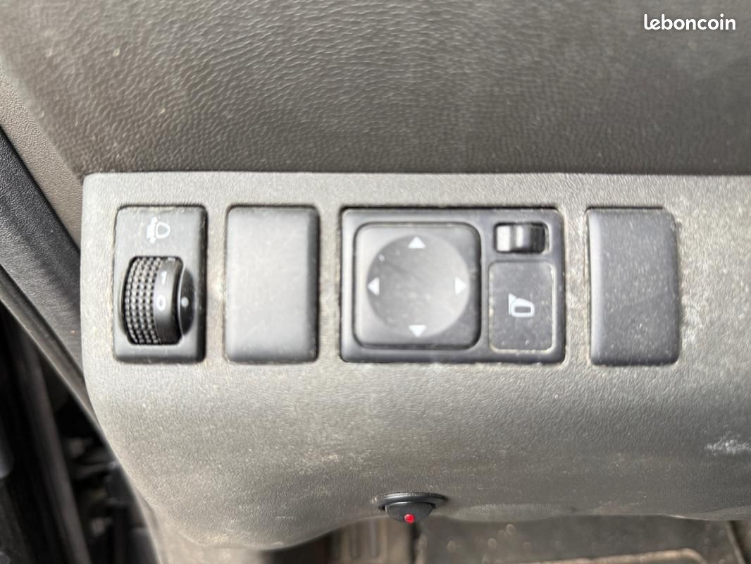 Nissan Navara TVA récupérable 15992 HT /TVA recupérable 15992HT/4 Pneus Neuf/ Attelage/ (image 18)