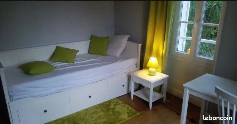 Appartement 1 pièce(s) 100 m²à louer Guyancourt