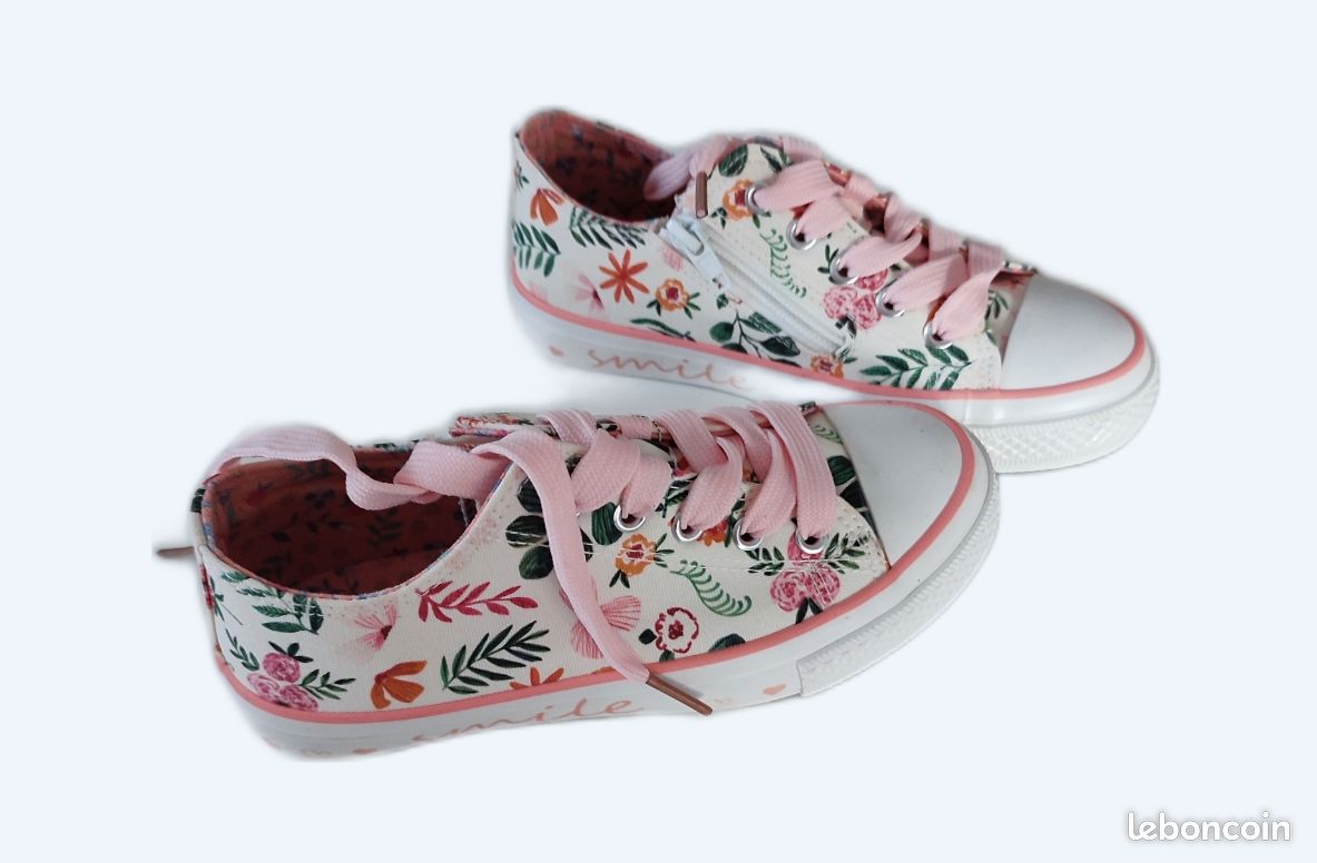 Chaussures fleuries en toile (image 1)