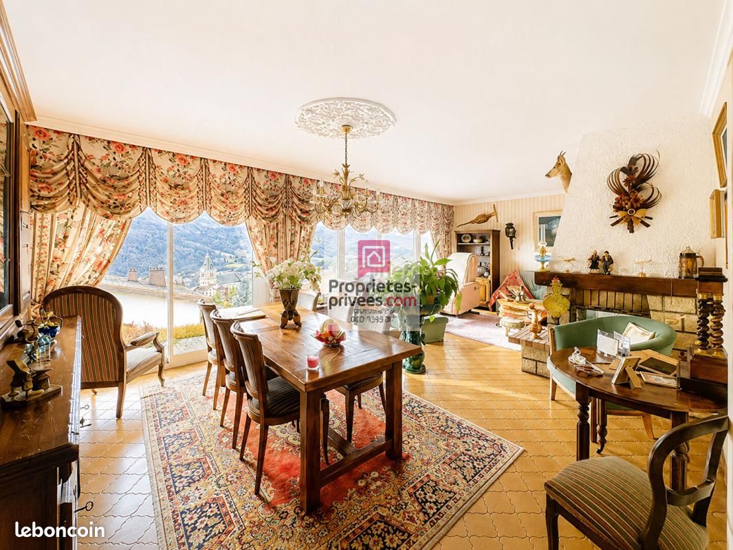 Maison 7 pièces 323 m² · à Ugine · 323 m² · 300 000 €