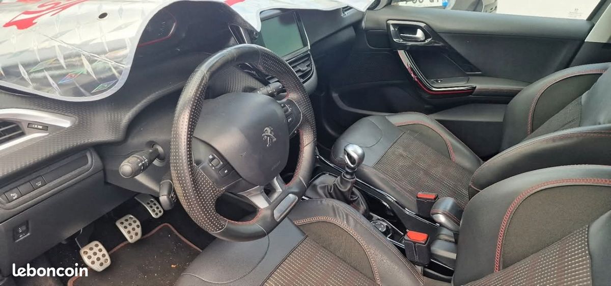 Peugeot 2008 GT-LINE 75000KMS 130CH (image 4)