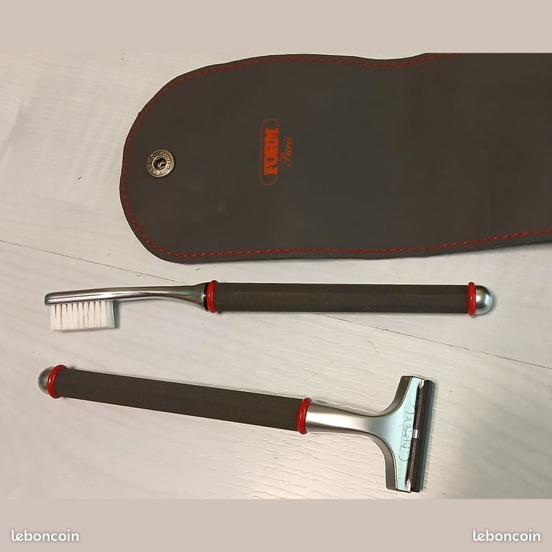 NEUF : Ensemble Rasoir et Brosse à Dent - Pochette pour Voyage (image 2)
