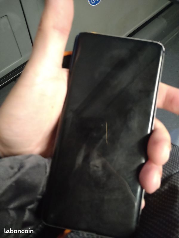 Téléphone portable Samsung Galaxy s 10 (image 1)